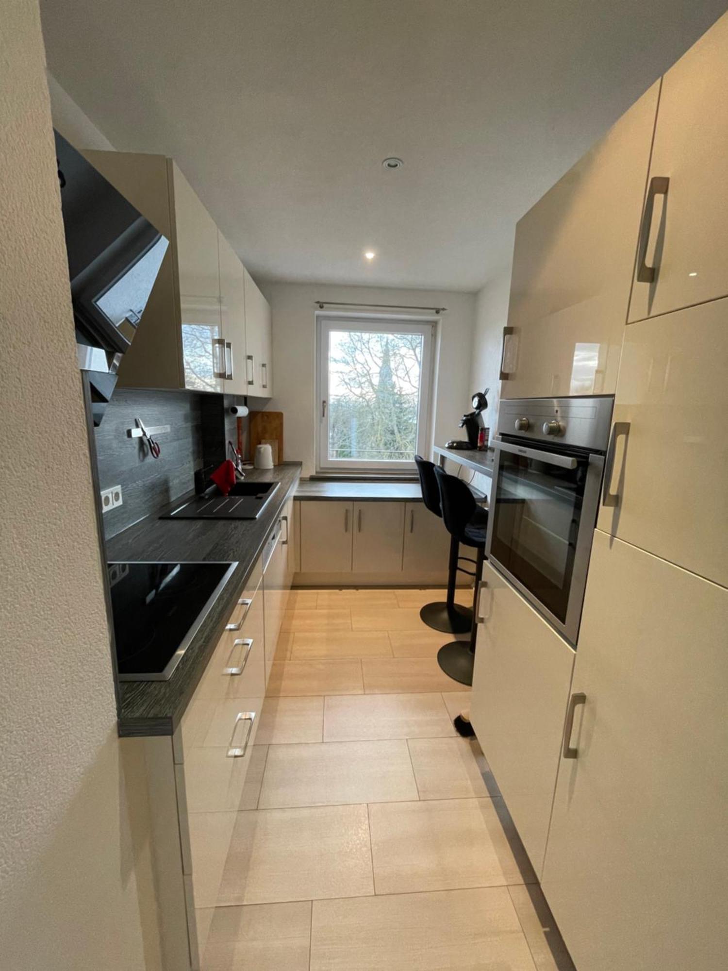 Sonniges Apartment, W-lan, Parkplatz, Autobahnnah, S-bahn , Messe Apartment *
